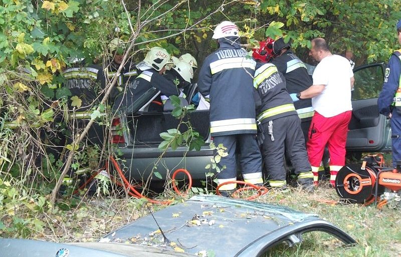 Beszorult sérültet szabadítottak ki a fehérvári tűzoltók